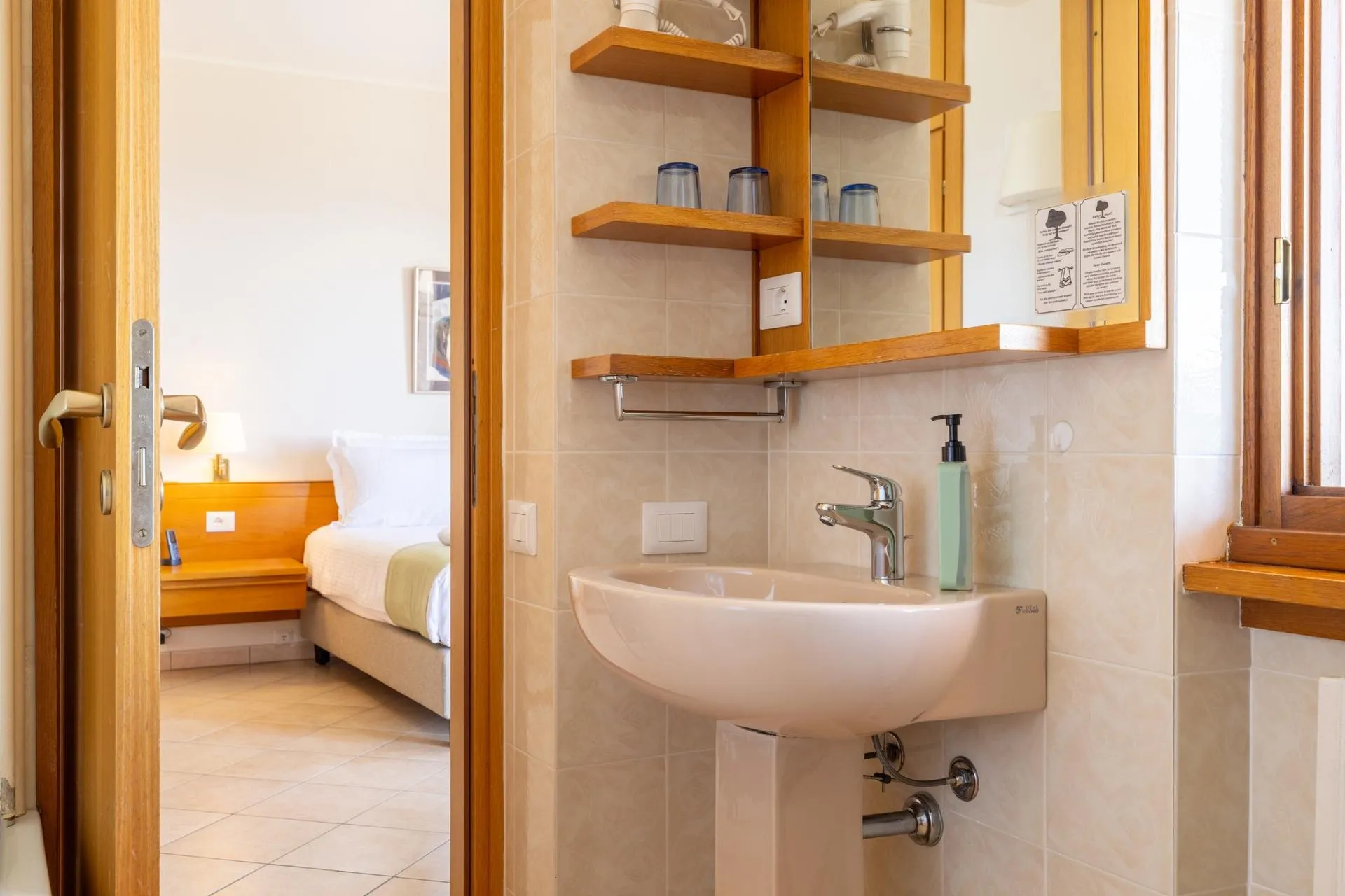 Hotel Royal Triple Rooms image #1