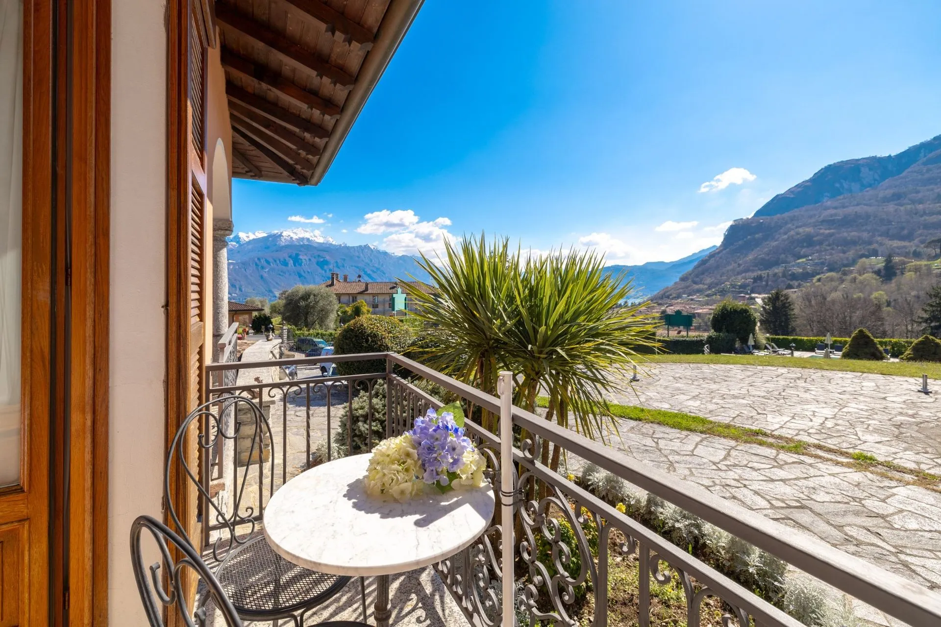 Double or Twin Room with Lake View
