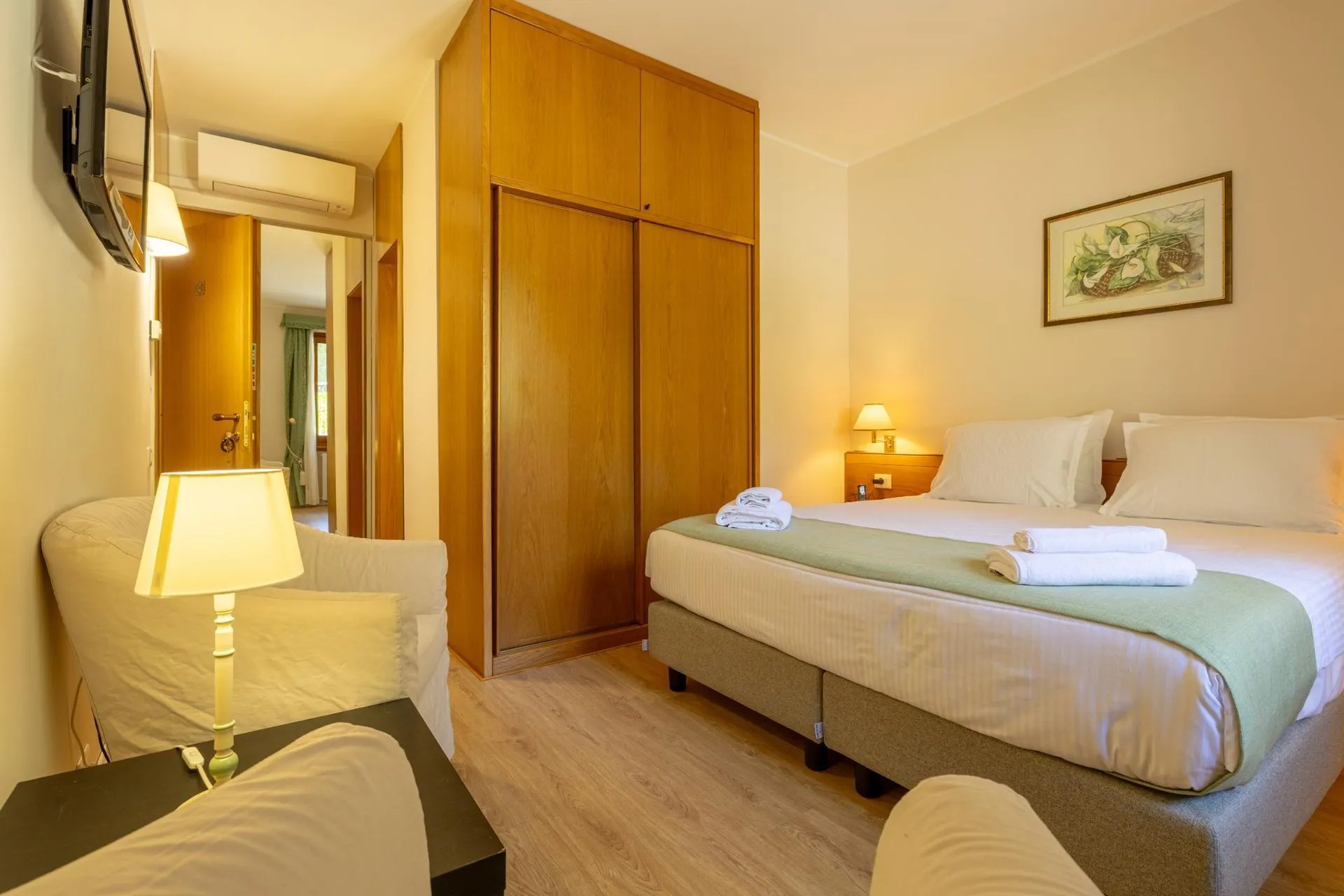 Hotel Royal Triple Rooms image #1