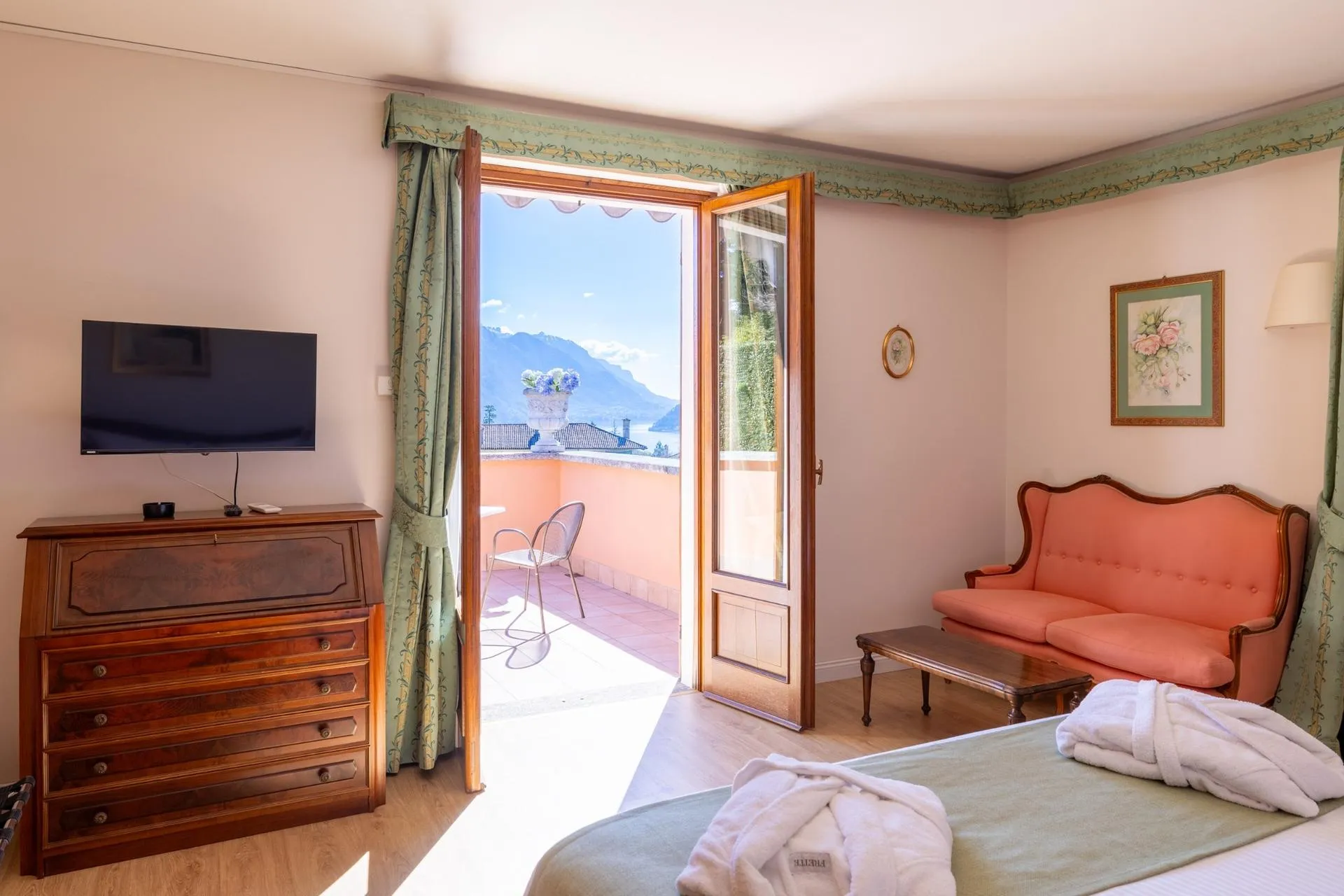 Hotel Royal Triple Rooms image #1