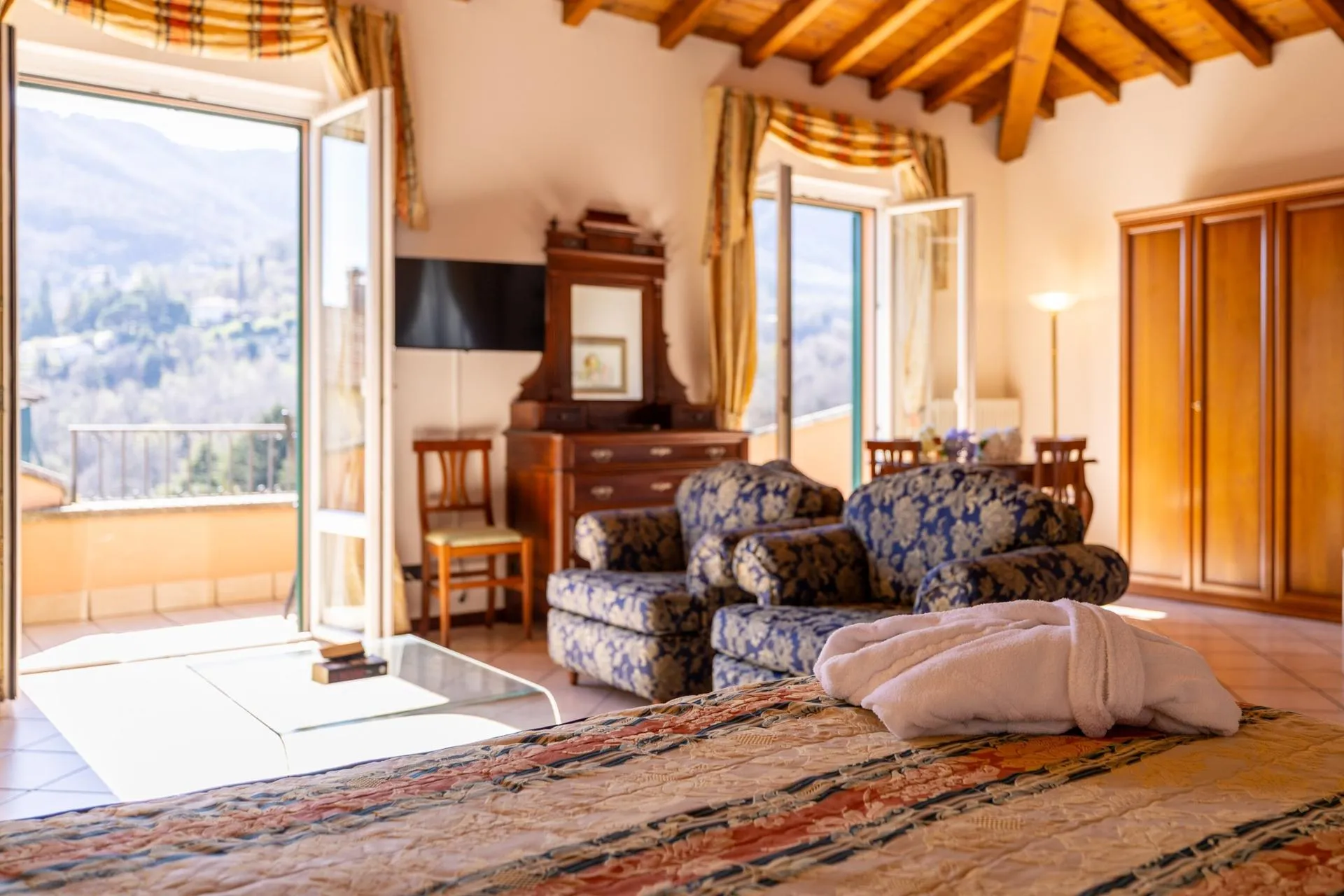 Suite Royal with Terrace and Lake View
