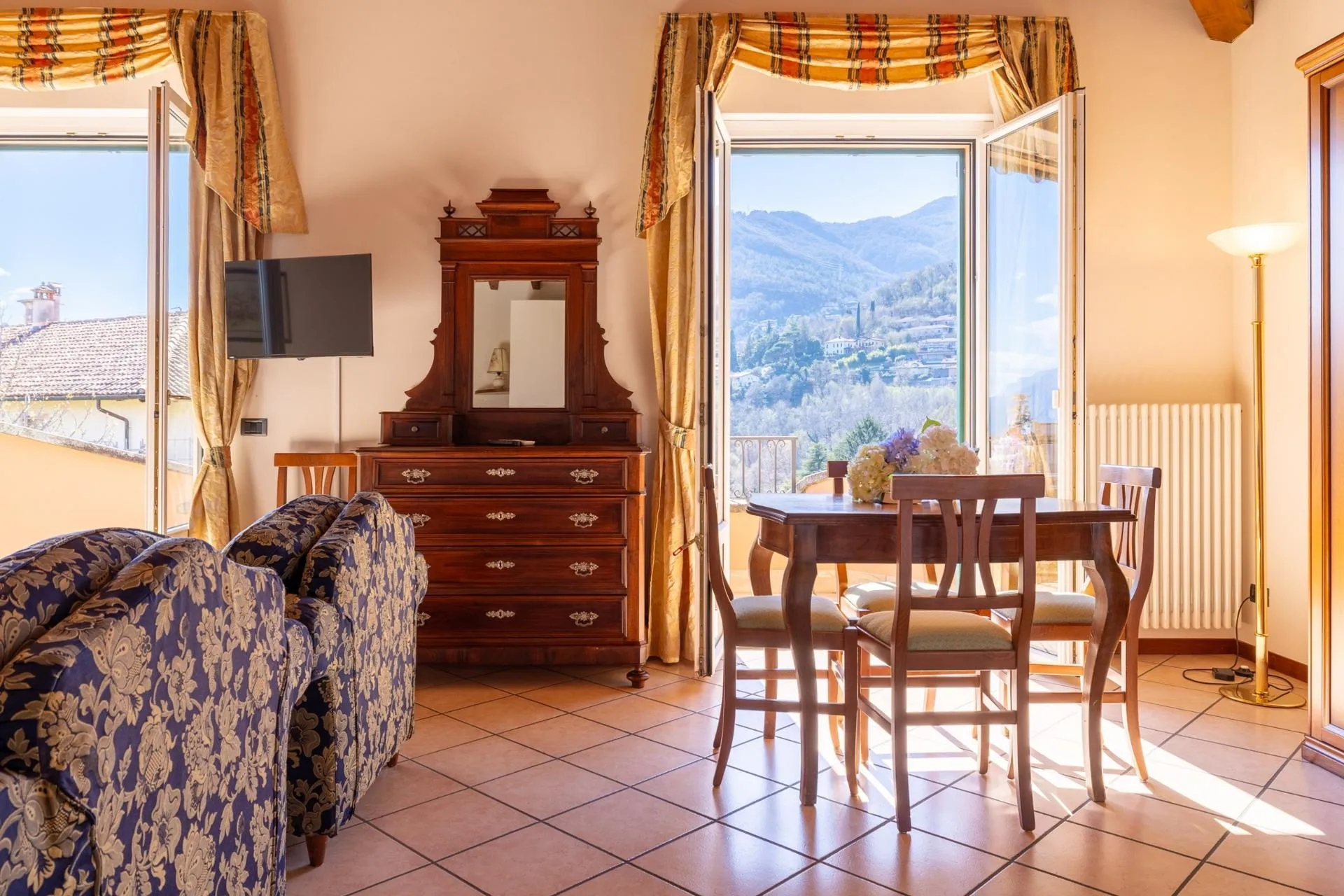 Suite Royal with Terrace and Lake View