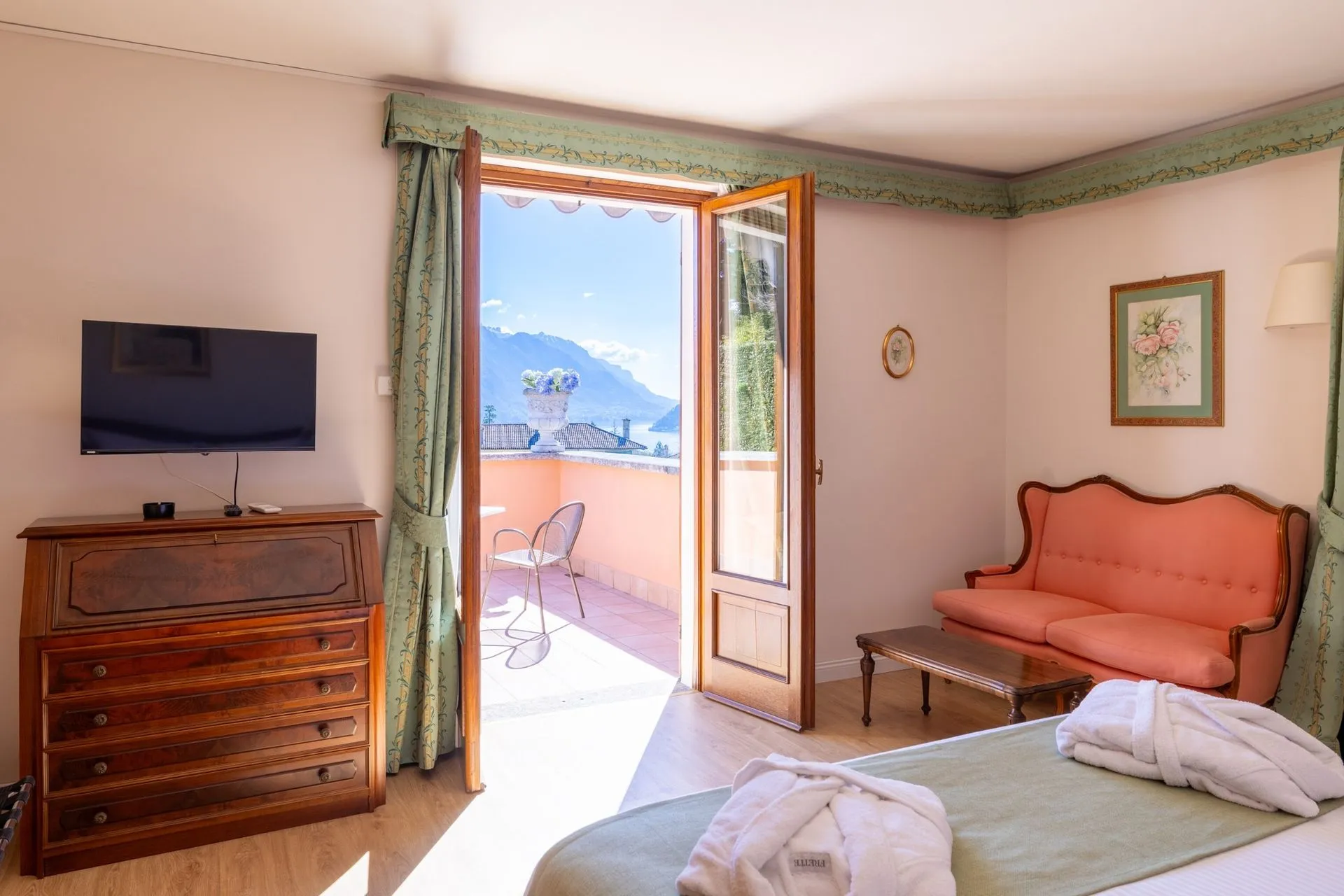 Suite with Lake View