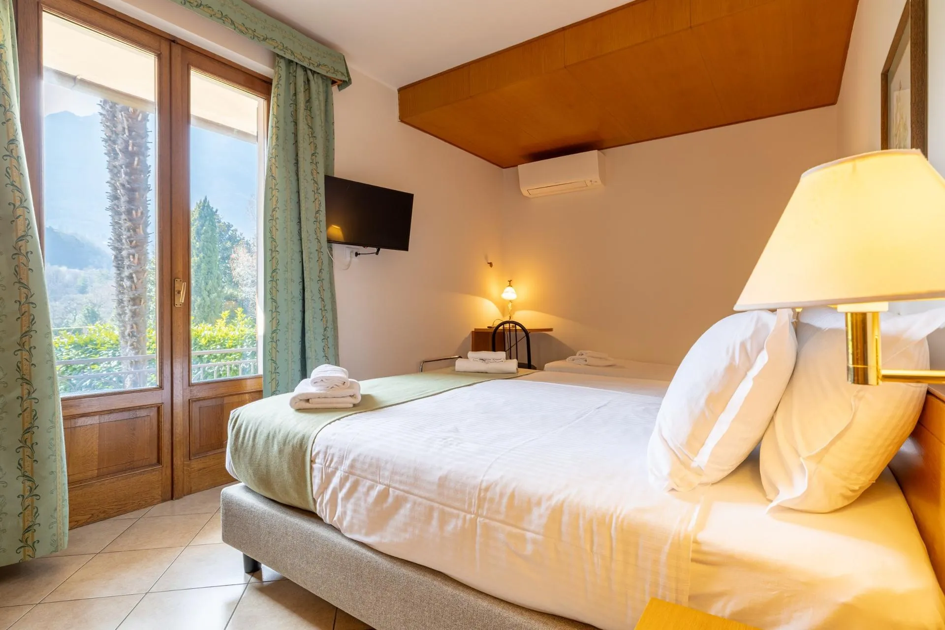 Hotel Royal Triple Rooms image #1