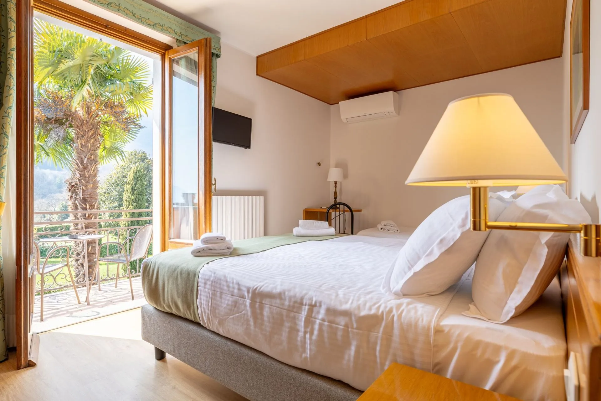 Triple Room with Lake View