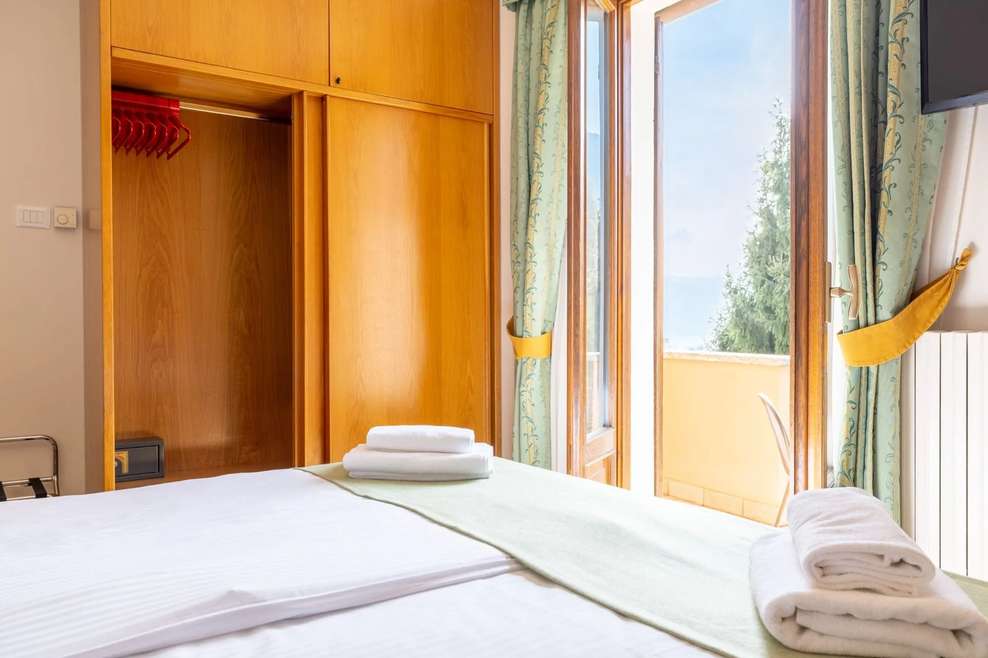 Triple Room with Lake View